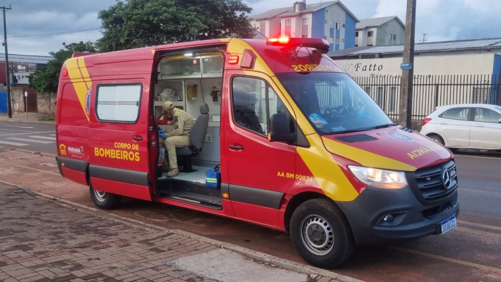 Homem de 32 anos fica ferido após queda em calçada na Avenida Piquiri Homem de 32 anos fica ferido após queda em calçada na Avenida Piquiri