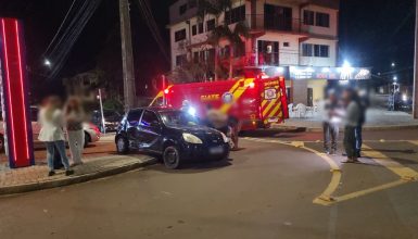 Acidente entre Ford Ka e Corolla deixa motorista ferido no Bairro Universitário Imagem referente a Acidente entre Ford Ka e Corolla deixa motorista ferido no Bairro Universitário
