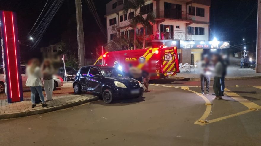 Acidente entre Ford Ka e Corolla deixa motorista ferido no Bairro Universitário