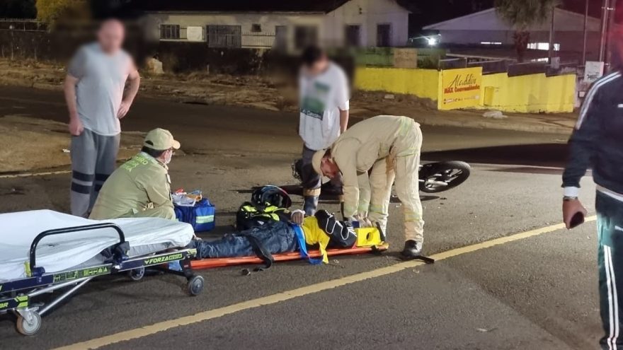 Motociclista fica ferido após acidente na Rua Jacarezinho