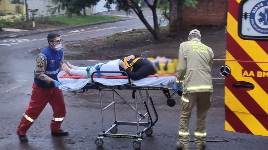 Mulher é socorrida após cair de escada em residência no Cancelli