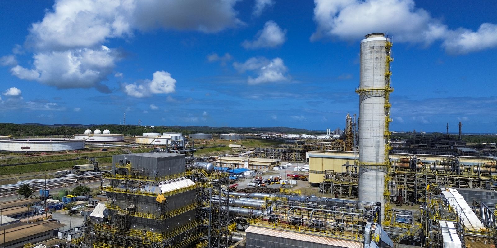 Refinarias da Petrobras operam com mais de 100% de capacidade; entenda Imagem referente a Refinarias da Petrobras operam com mais de 100% de capacidade; entenda