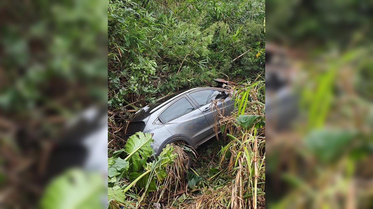 Morador de Toledo se fere após batida entre carros na PR-239, em Quatro Pontes