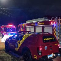 Imagem referente a Bombeiros são chamados para conter incêndio em residência no Bairro Neva em Cascavel