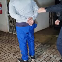 Imagem referente a Homem é encaminhado à delegacia após ameaçar pessoas com simulacro de pistola