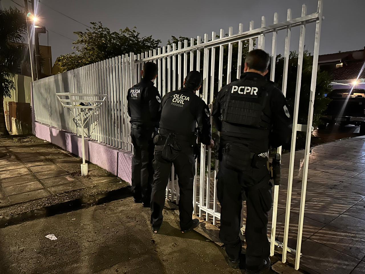 Polícia Civil faz operação contra grupo de roubo de cargas na Grande Curitiba