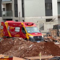 Imagem referente a Trabalhador é socorrido após sofrer lesão física em obra