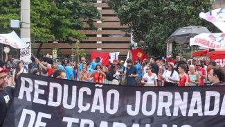 Caminhos da Reportagem debate impactos da escala 6x1 no Brasil Caminhos da Reportagem debate impactos da escala 6x1 no Brasil