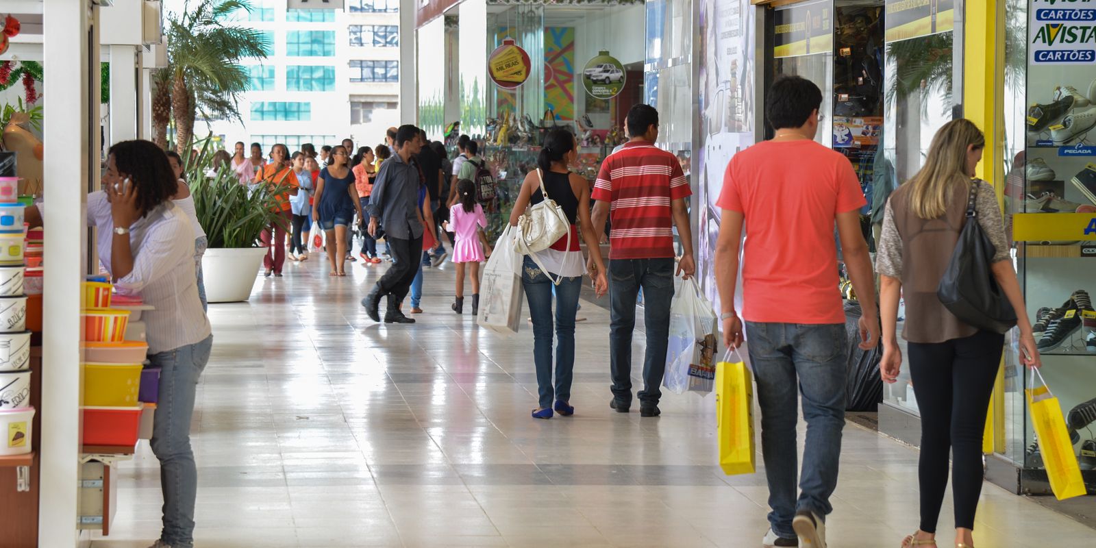 Atividade econômica cai 0,7% em março em razão da guerra do Irã Atividade econômica cai 0,7% em março em razão da guerra do Irã