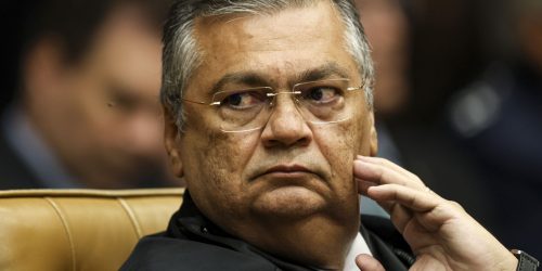 Dino diz ter sido ameaçado de morte por funcionária de companhia aérea Imagem referente a Dino diz ter sido ameaçado de morte por funcionária de companhia aérea
