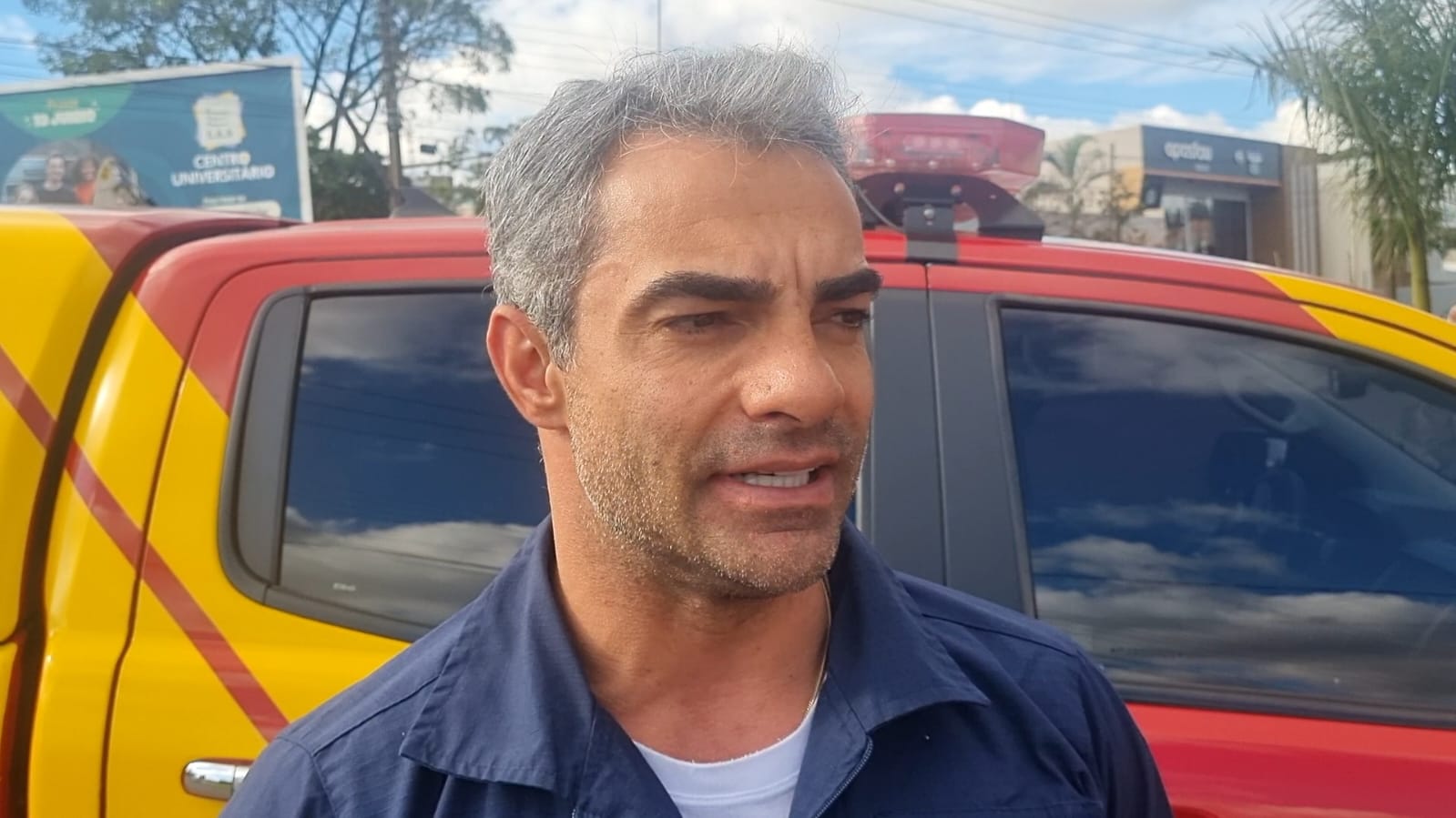"Placa ficou sobre as pernas dele", médico fala sobre atendimento a trabalhador ferido "Placa ficou sobre as pernas dele", médico fala sobre atendimento a trabalhador ferido