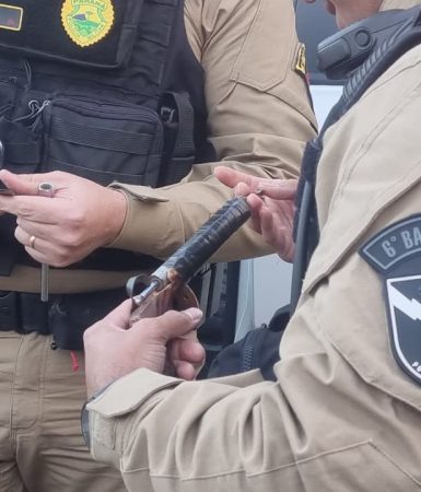 Imagem referente a Veja arma que menino de 14 anos foi baleado pelo irmão no Cascavel Velho