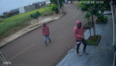 Imagem referente a Câmeras flagram dupla arrombando casa e furtando TVs no bairro Interlagos