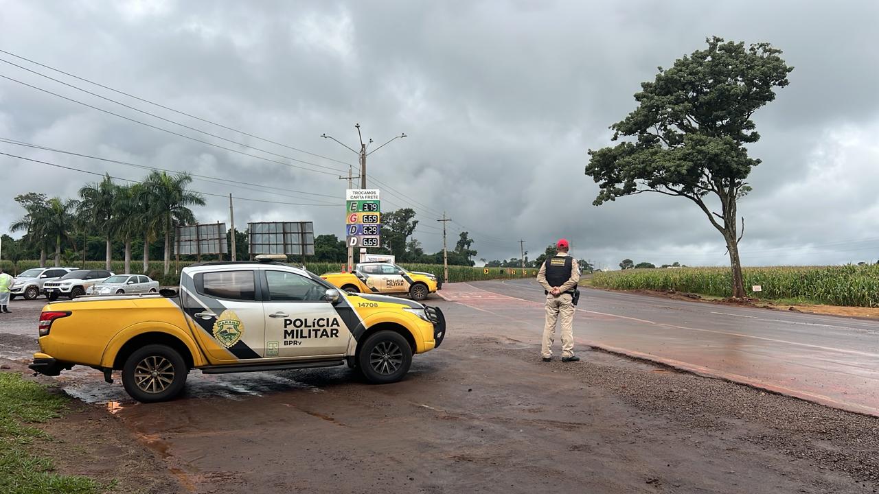 Polícia Rodoviária intensifica fiscalização em pontos críticos durante chuvas no Oeste do Paraná