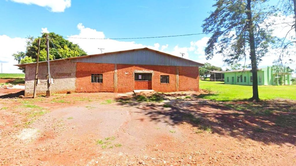 Salão comunitário de igreja é arrombado e porta fica danificada em comunidade rural