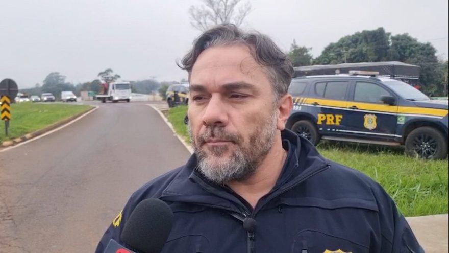 “Um rapaz e uma moça, os dois com ferimentos graves”, afirma PRF sobre colisão frontal na BR-277
