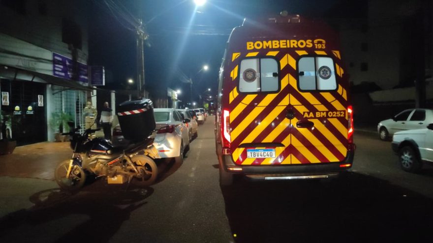Motociclista fica ferido após colisão com Renault Duster no Bairro Neva, em Cascavel