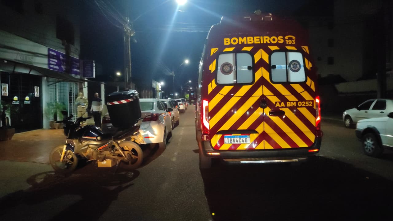 Motociclista fica ferido após colisão com Renault Duster no Bairro Neva, em Cascavel