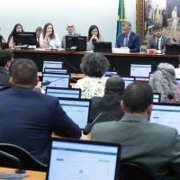 Imagem referente a CCJ da Câmara adia análise de PEC sobre redução da maioridade penal