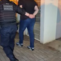 Imagem referente a Homem é preso após fugir de blitz e responder por diversos crimes de trânsito