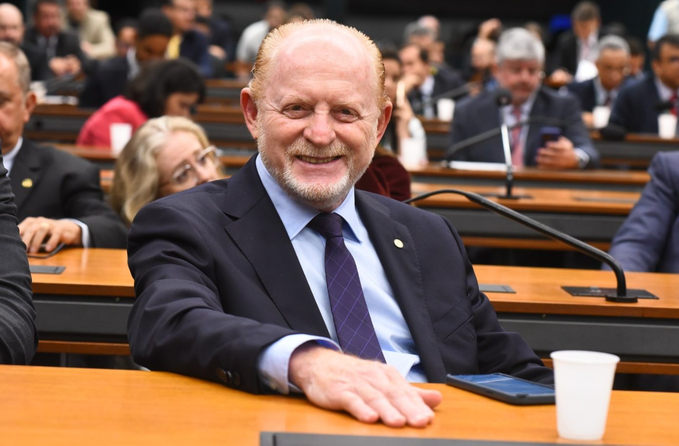 Justiça vê indícios de possível fraude à execução e manda bloquear parte de precatório cedido ao deputado Vermelho