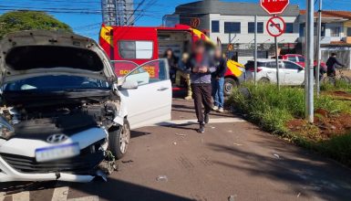 Imagem referente a HB20 e Toyota Yaris se envolvem em colisão no Bairro Coqueiral