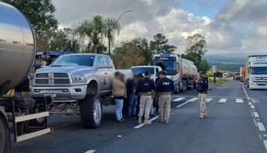 Imagem referente a PRF flagra pela 6ª vez Rincon sem habilitação dirigindo Dodge RAM ‘ilegal’