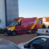 Imagem referente a Trabalhador de 57 anos sofre queda de caminhão em empresa na BR-277