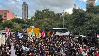 Em ato na capital paulista, estudantes criticam políticas educacionais Em ato na capital paulista, estudantes criticam políticas educacionais