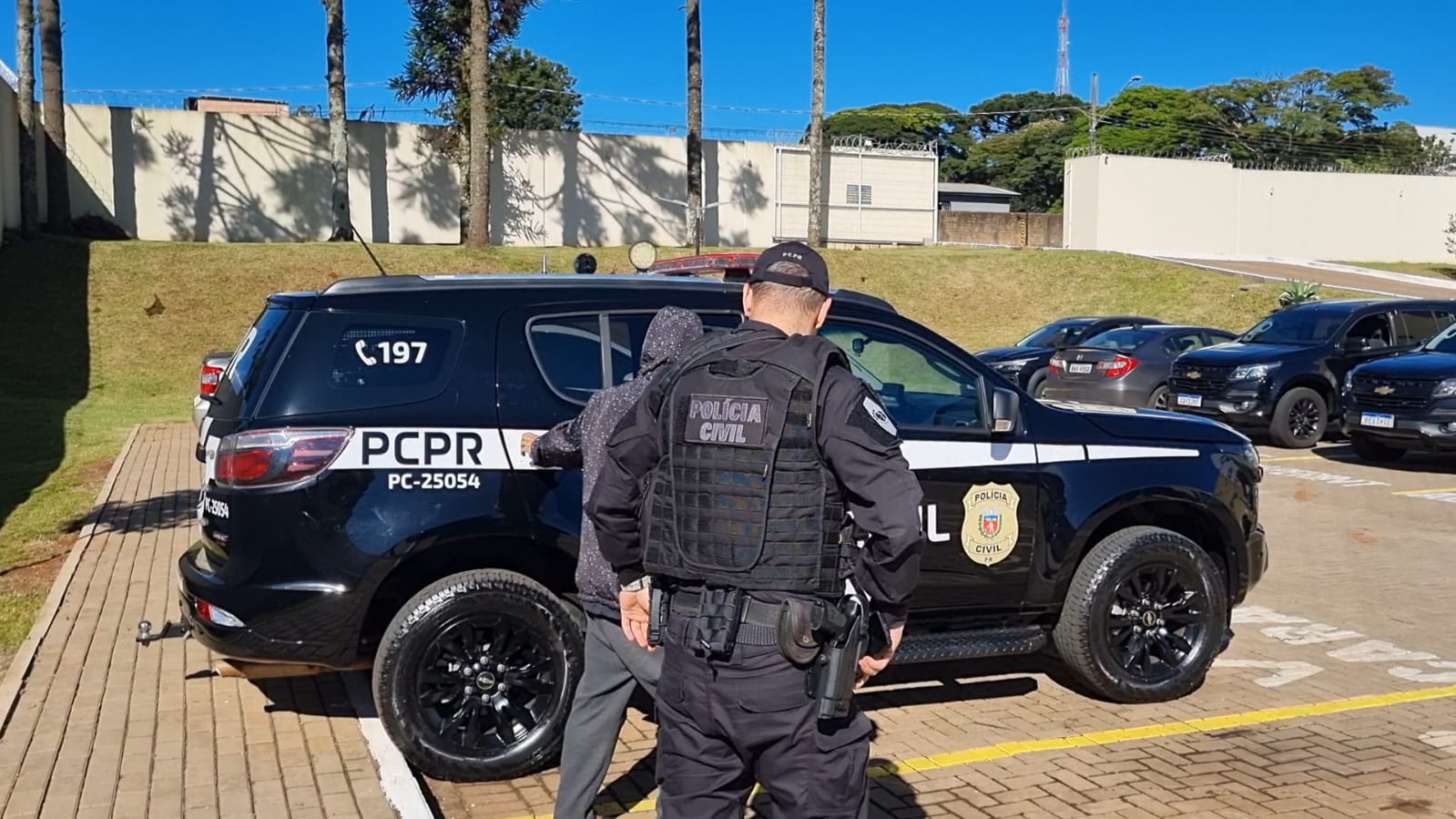 Imagem referente a Com taco de de beisebol e maconha, adolescente é apreendido pela Polícia Civil