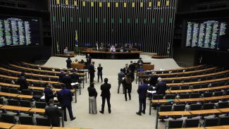 Minirreforma eleitoral limita e parcela multa a partidos políticos