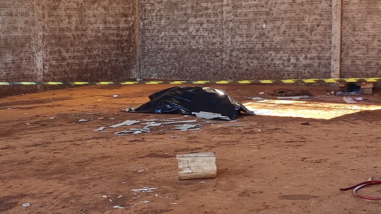 Imagem referente a Trabalhador morre após sofrer queda de sete metros em barracão na área rural de Cascavel