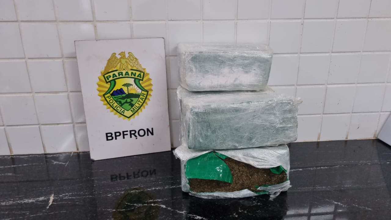 Jovem de 18 anos é preso com 15 kg de maconha em ônibus na BR-277