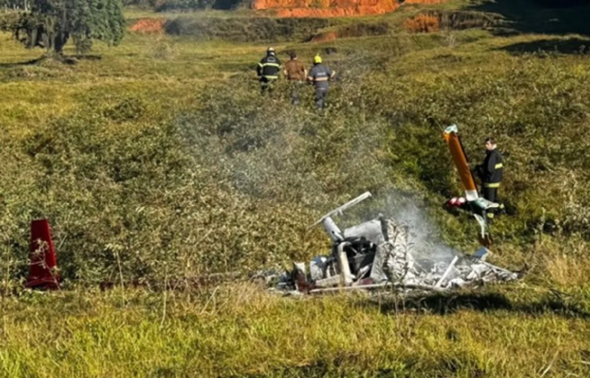 Piloto morre carbonizado após queda de helicóptero em Santa Catarina