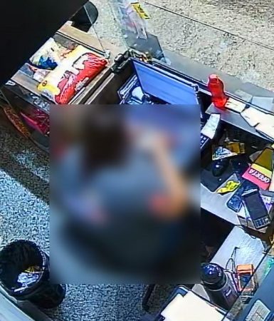 Imagem referente a Operadora de caixa é suspeita de desviar mais de R$ 10 mil com vales-compra em supermercado de Cascavel