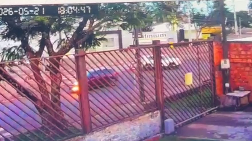 Câmera registra momento de colisão entre ciclista e Jeep em Cascavel