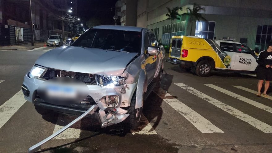 L-200 e Fiat Strada se envolvem em colisão na Rua Presidente Kennedy em Cascavel
