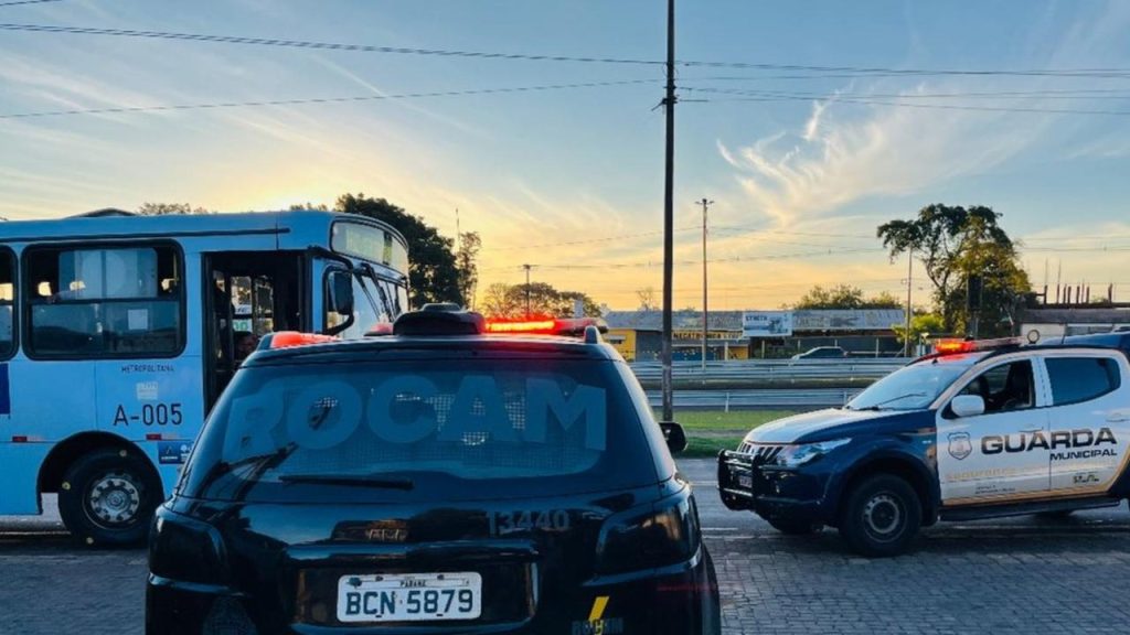 Guarda Municipal e ROCAM realizam abordagem em coletivo na marginal da BR-277