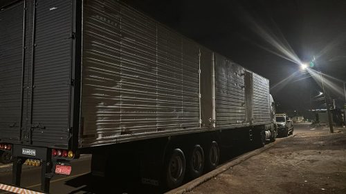 Operação conjunta intercepta carga irregular de azeite argentino em Foz do Iguaçu