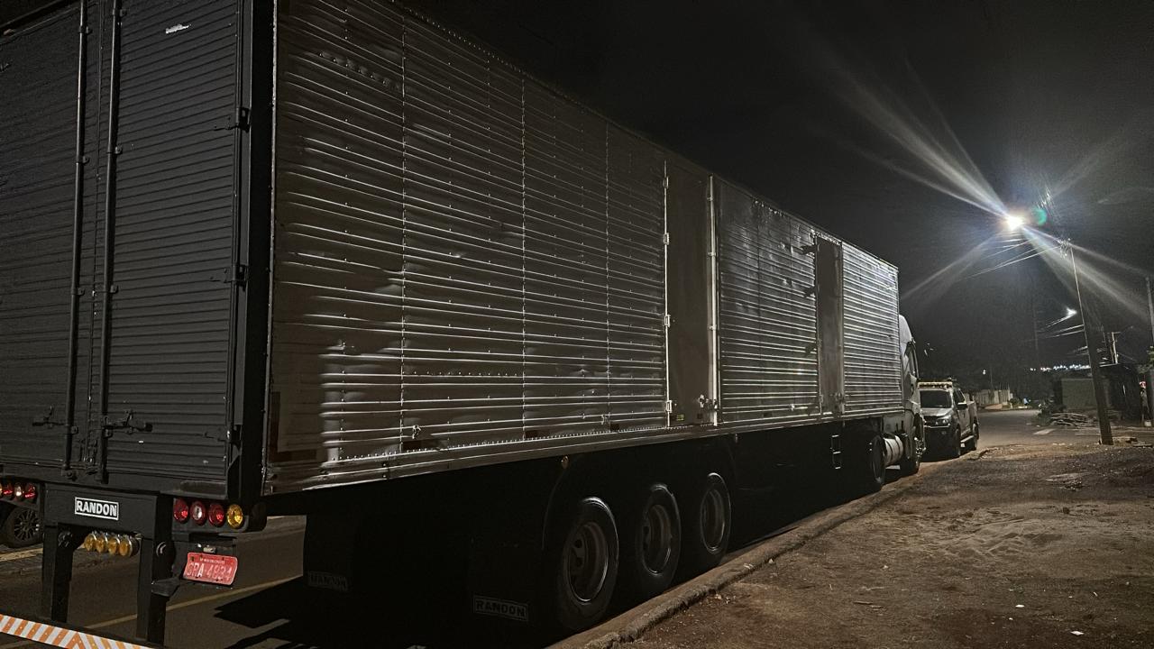 Operação conjunta intercepta carga irregular de azeite argentino em Foz do Iguaçu