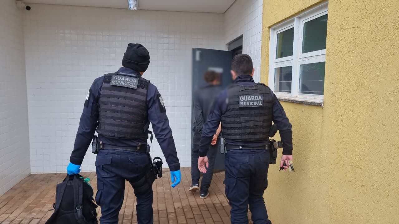 GM cumpre mandado de prisão no Ecopark Oeste após suspeito desacatar agentes