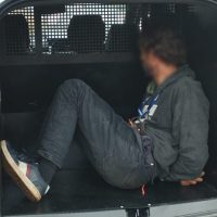 Imagem referente a Homem armado com faca é detido pela GM após avançar contra equipe no Eco Parque Santa Cruz