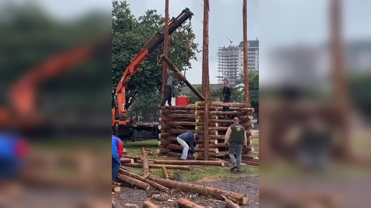 Paróquia São João Batista inicia montagem da tradicional fogueira da festa do padroeiro em Cascavel