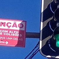 Imagem referente a Transitar instala placas educativas em 10 cruzamentos com maior número de sinistros em Cascavel