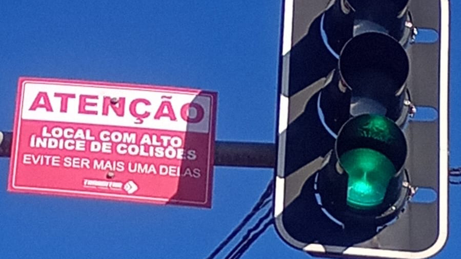 Transitar instala placas educativas em 10 cruzamentos com maior número de sinistros em Cascavel