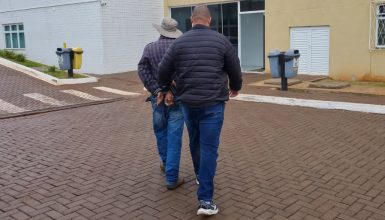 Imagem referente a Polícia Civil cumpre mandado de prisão durante abordagem no Bairro Alto Alegre em Cascavel