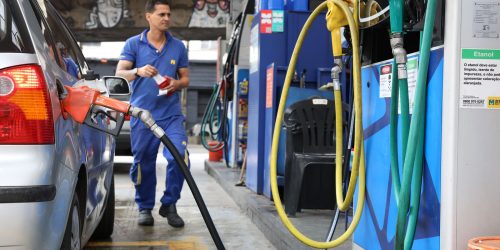 Governo fixa subvenção da gasolina em R$ 0,44 por litro Imagem referente a Governo fixa subvenção da gasolina em R$ 0,44 por litro