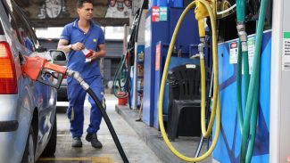 Governo propõe subvenção da gasolina em R$ 0,44 por litro Governo propõe subvenção da gasolina em R$ 0,44 por litro