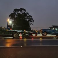 Imagem referente a Caminhonete colide contra proteção de galeria pluvial na BR-277