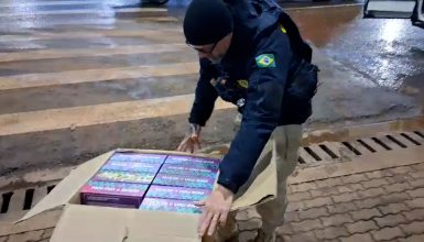Imagem referente a PRF apreende cerca de mil cigarros eletrônicos com óleo de cannabis na BR-277 em Cascavel